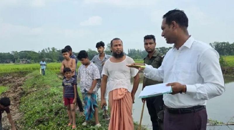 কৃষিজমির মাটি কেটে ইটভাটায় সরবরাহ, দুই ব্যবসায়ীকে ২ লাখ টাকা জরিমানা