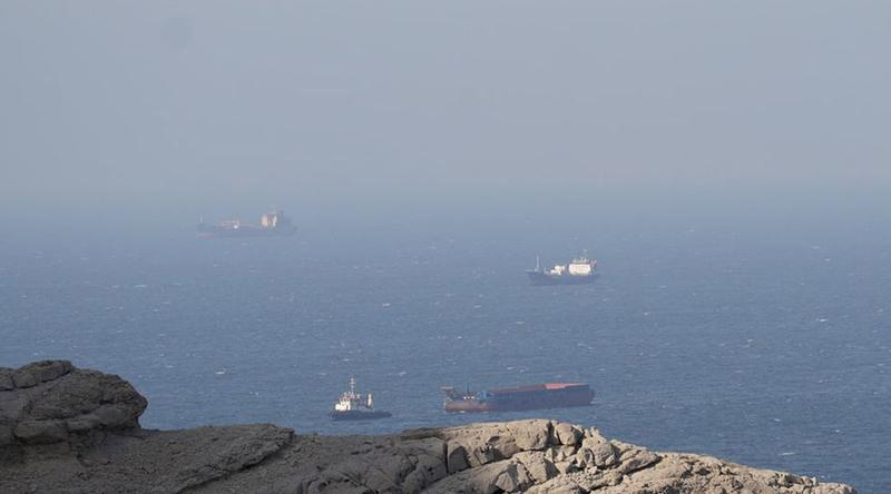 হরমুজে ফি দিয়ে জাহাজ চলাচলের সুযোগও বন্ধ করলো ইরান, নিষেধাজ্ঞা না মানলে হামলা