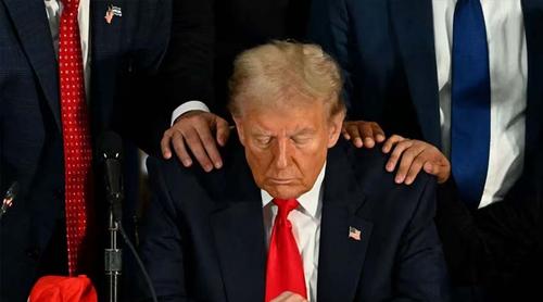 ওভাল অফিস থেকে বাইবেল পাঠ করবেন ডোনাল্ড  ট্রাম্প