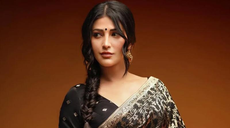 মুম্বাইয়ের রাস্তায় মেজাজ হারালেন শ্রুতি