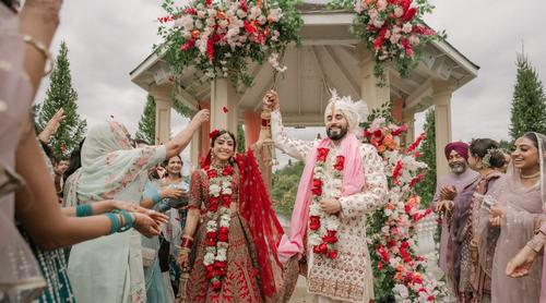 প্রাক্তনের বিয়ের দাওয়াতে যাওয়া উচিত?