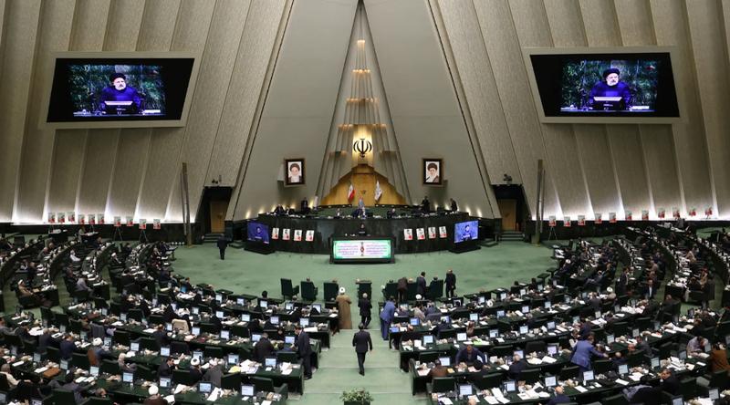 যুদ্ধ নিয়ে এবার পার্লামেন্টে নতুন ঘোষণা দিলো ইরান