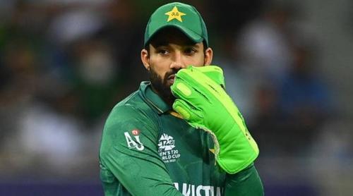 পাকিস্তানের হয়ে খেলার যোগ্য নই : বিস্ফোরক স্বীকারোক্তি রিজওয়ানের