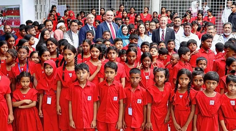 সুরভি বিদ্যালয় ও স্বাস্থ্য ক্যাম্প পরিদর্শন মার্কিন রাষ্ট্রদূতের