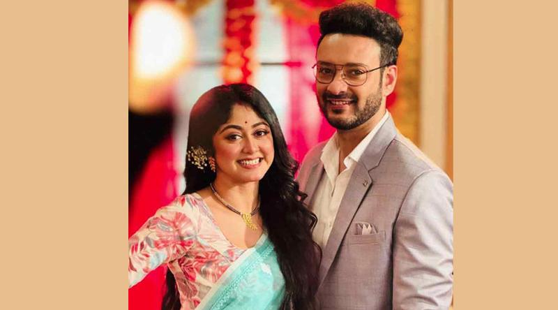 প্রেমের গুঞ্জনের মাঝেই সাহেব- সুস্মিতা’র নতুন চমক!