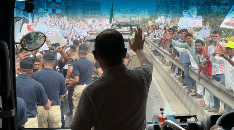 সড়ক পথে বগুড়ার উদ্দেশে রওয়ানা হয়েছেন প্রধানমন্ত্রী