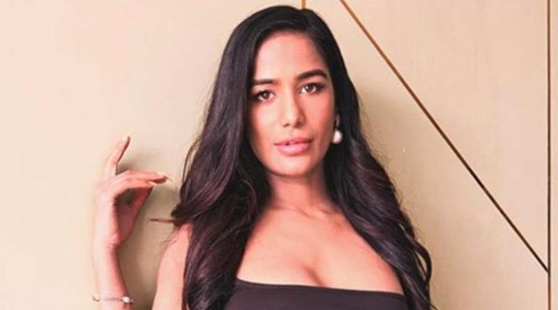 খবরের পাতা দেখে পুনম পাণ্ডেকে চড় মারেন বাবা