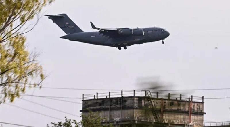 পাকিস্তানে নামছে একের পর এক মার্কিন সামরিক বিমান