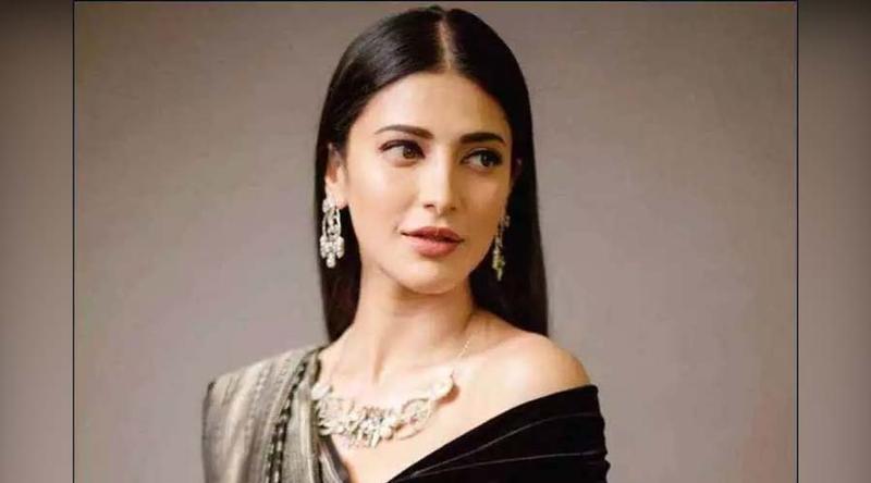 ‘মাম্মা’ সম্বোধনে মেজাজ হারালেন অভিনেত্রী শ্রুতি হাসান