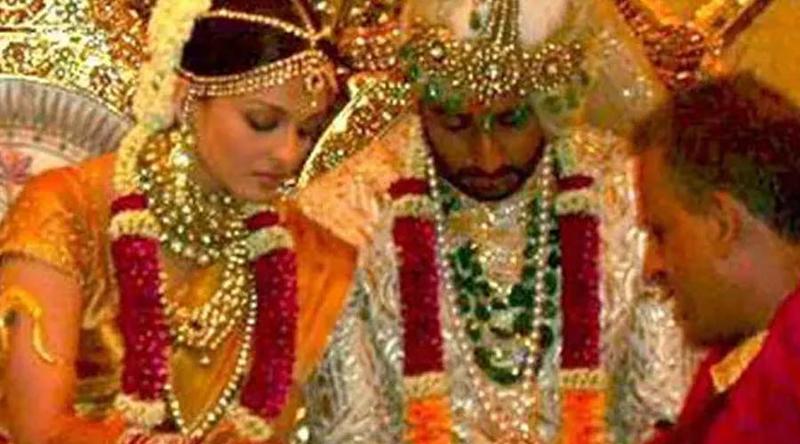 ১৯ বছর পরেও আলোচনায় ঐশ্বরিয়ার বিয়ের শাড়ি, দাম জানলে চমকে যাবেন!