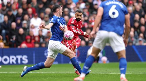 শেষ মুহূর্তের গোলে এভারটনের মাঠে জয় পেল লিভারপুল