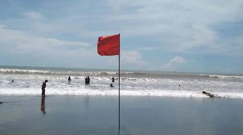 দমকা হাওয়া ও বজ্রবৃষ্টির আশঙ্কা, ৩ নদীবন্দরে সতর্ক সংকেত জারি