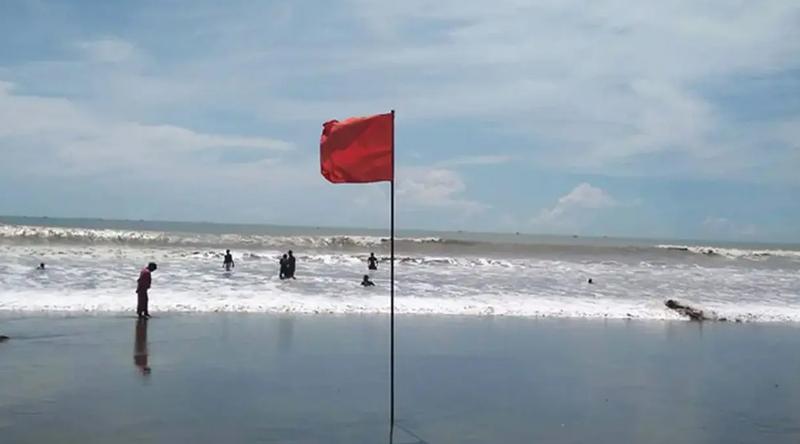 দমকা হাওয়া ও বজ্রবৃষ্টির আশঙ্কা, ৩ নদীবন্দরে সতর্ক সংকেত জারি