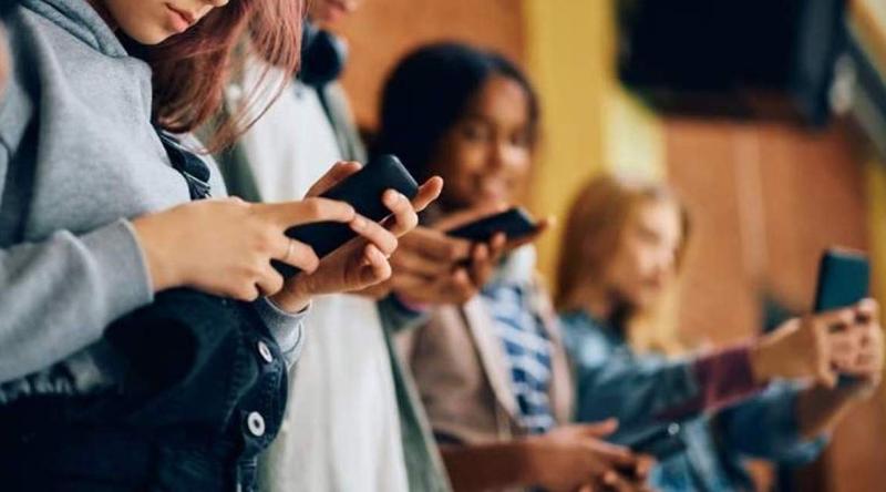 অনলাইনে শিশু সুরক্ষায় বয়স যাচাই অ্যাপ আনছে ইউরোপ