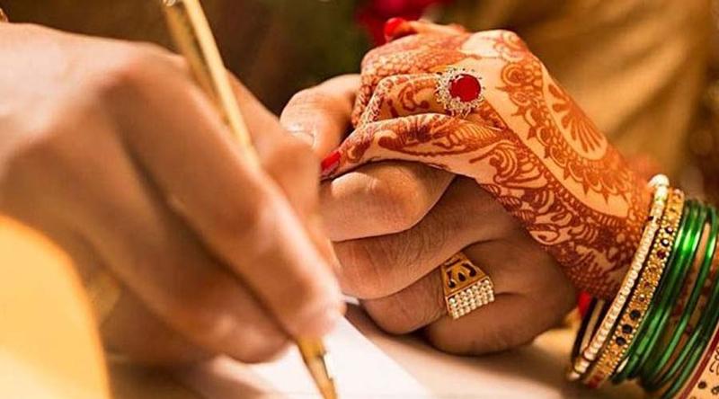 পরকীয়া প্রেমিকের সঙ্গে স্ত্রীকে বিয়ে দিলেন স্বামী