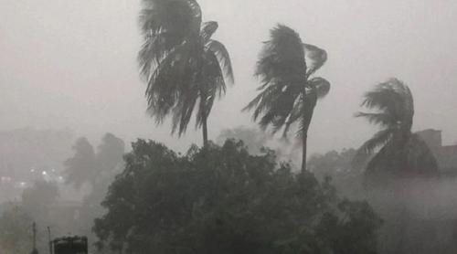 দুপুরের মধ্যে ৩ অঞ্চলে ৬০ কি.মি. বেগে ঝড় ও বজ্রসহ বৃষ্টির আশঙ্কা