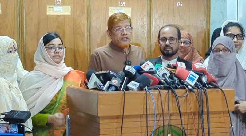 এক পরিবারে দুই এমপির নীতি না থাকায় আমিরের স্ত্রীকে মনোনয়ন দেওয়া হয়নি: হামিদুর রহমান আযাদ