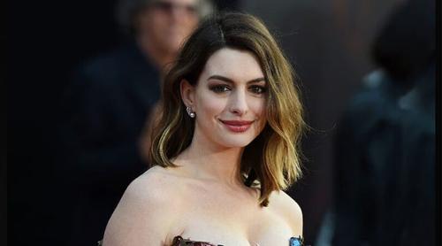 বিশ্বের ‘সবচেয়ে সুন্দরী’ নারী হ্যাথাওয়ে