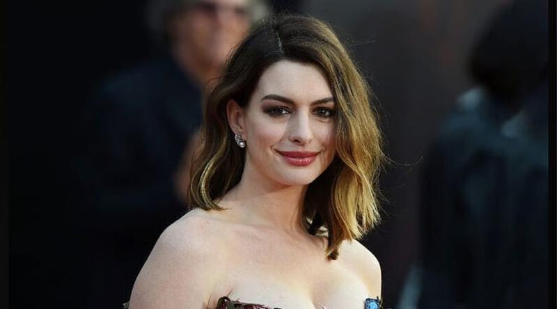 বিশ্বের ‘সবচেয়ে সুন্দরী’ নারী হ্যাথাওয়ে