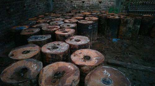 পিরোজপুরে ৭৫ ব্যারেল চোরাই বিটুমিন উদ্ধার