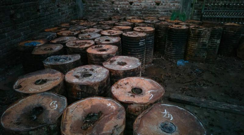 পিরোজপুরে ৭৫ ব্যারেল চোরাই বিটুমিন উদ্ধার