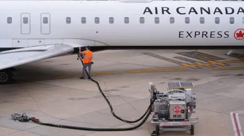 ইরান যুদ্ধের জেরে বিশ্বজুড়ে ফুরিয়ে আসছে উড়োজাহাজের জ্বালানি