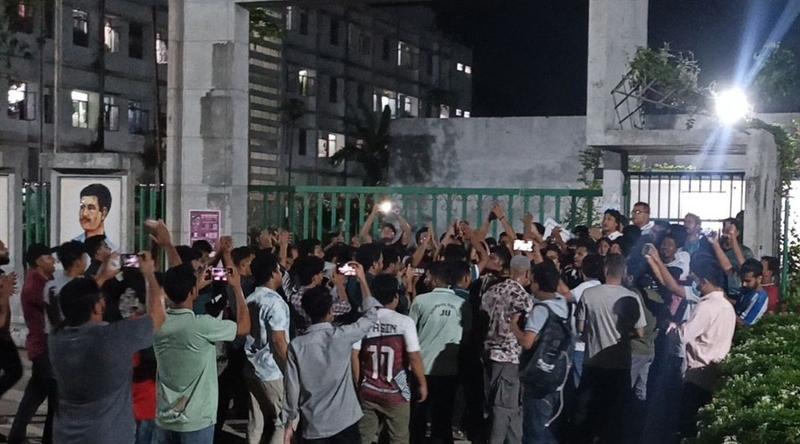 চট্টগ্রামে শিবিরের হামলার অভিযোগে জাবিতে ছাত্রদলের বিক্ষোভ