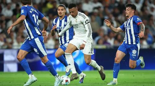 এমবাপ্পে-ভিনির গোলে চার ম্যাচ পর ঘুরে দাঁড়াল রিয়াল