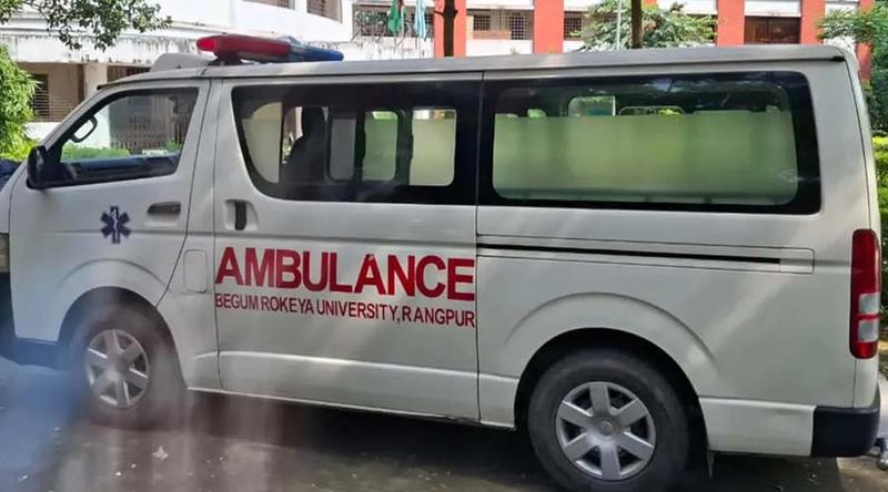 বেরোবিতে অ্যাম্বুলেন্স সেবা বন্ধ, শিক্ষার্থীদের ক্ষোভ