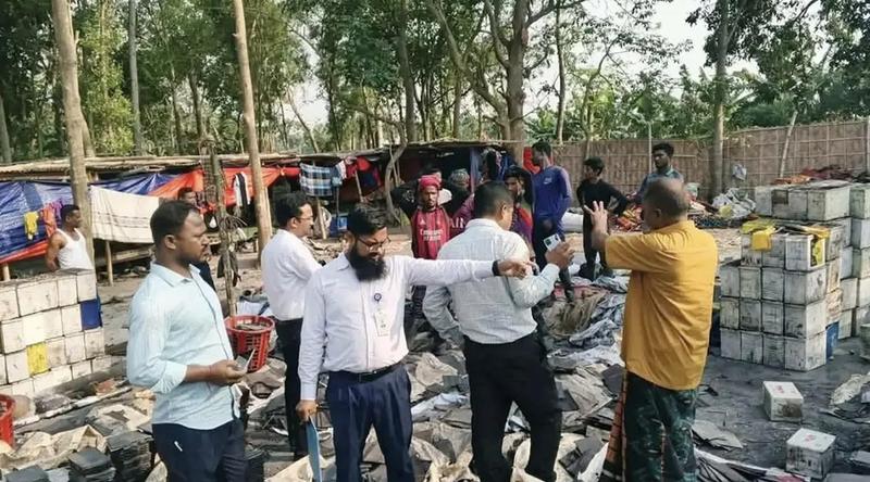 চুয়াডাঙ্গায় পুরাতন ব্যাটারি পুড়িয়ে পরিবেশ দূষণ, জরিমানা ৫০ হাজার