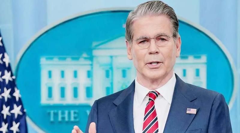 ইরানের তেল বাণিজ্য অচল করে দেওয়ার হুমকি যুক্তরাষ্ট্রের ট্রেজারিমন্ত্রীর