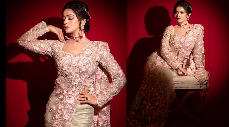 শাড়িতে মুগ্ধতা ছড়ালেন তানজিন তিশা