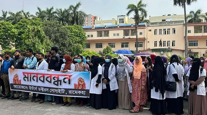 ২৪ ঘণ্টা কর্মবিরতির পর কাজে ফিরলেন ইন্টার্ন চিকিৎসকরা