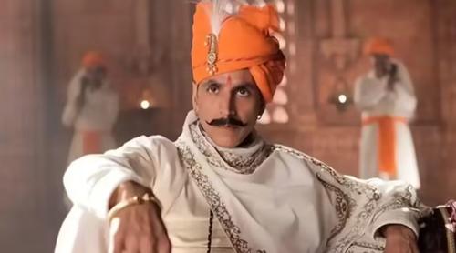 চার বছর পর নকল গোঁফ বিতর্কে মুখ খুললেন অক্ষয়