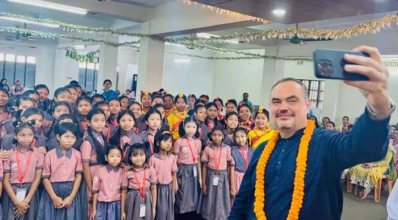 ঢাকায় মা‌র্কিন রাষ্ট্রদূ‌তের ১০০ দিন পূর্ণ, বাণিজ্য চুক্তিকে বললেন ঐতিহাসিক