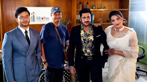 এবার বাস্তব জীবনের গল্পে মডেল অনন্ত-বর্ষা