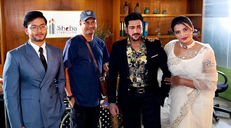 এবার বাস্তব জীবনের গল্পে মডেল অনন্ত-বর্ষা