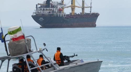 হরমুজ প্রণালিতে এক দিনে ৩ জাহাজে হামলা