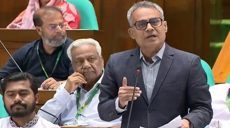 চট্টগ্রাম বন্দর বিদেশি অপারেটরের হাতে তুলে দেওয়ার পরিকল্পনা নেই: নৌ-পরিবহন মন্ত্রী