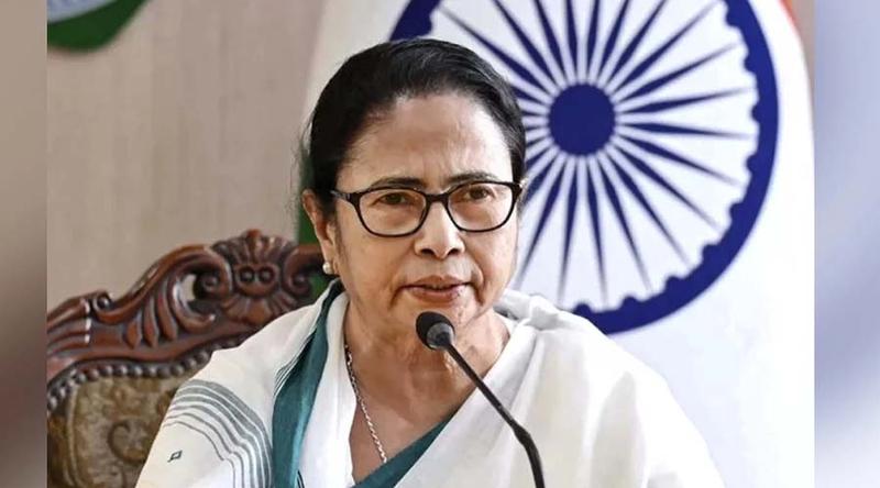 নির্বাচনে জিততে রাফাল বিমান ছাড়া সব নামিয়েছে বিজেপি: মমতা