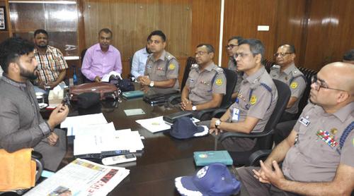 ঢাকা-৬ আসনের আইনশৃঙ্খলা বাহিনীর সঙ্গে প্রতিমন্ত্রী ইশরাকের বৈঠক