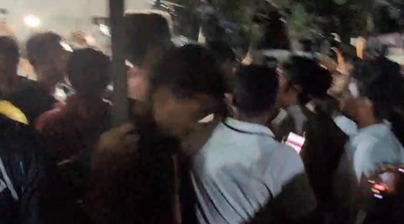 শাহবাগে মুখোমুখি ছাত্রদল-ছাত্রশিবির, থানার ভেতর মুসাদ্দিকের ওপর হামলা