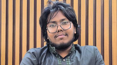 শাহবাগে আসুন, ফেসবুকে পোস্টের পর লাঞ্ছিত ডাকসু নেতা জুবায়ের