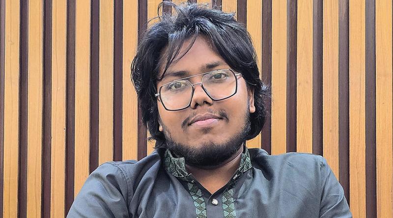 শাহবাগে আসুন, ফেসবুকে পোস্টের পর লাঞ্ছিত ডাকসু নেতা জুবায়ের