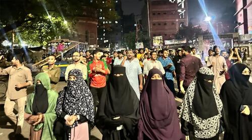 ডাকসু নেতাদের ওপর হামলার প্রতিবাদে জকসুর বিক্ষোভ