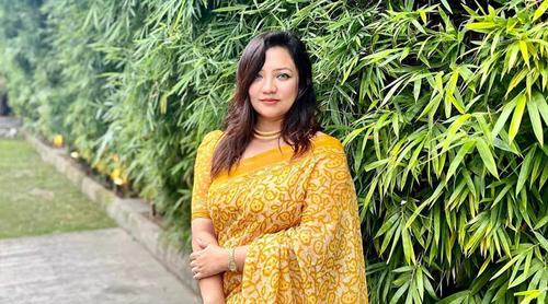 শাহবাগের ঘটনা নিয়ে মধ্যরাতে ঢাবি শিক্ষক মোনামীর বিস্ফোরক পোস্ট