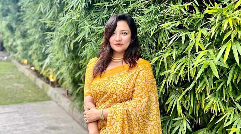 শাহবাগের ঘটনা নিয়ে মধ্যরাতে ঢাবি শিক্ষক মোনামীর বিস্ফোরক পোস্ট