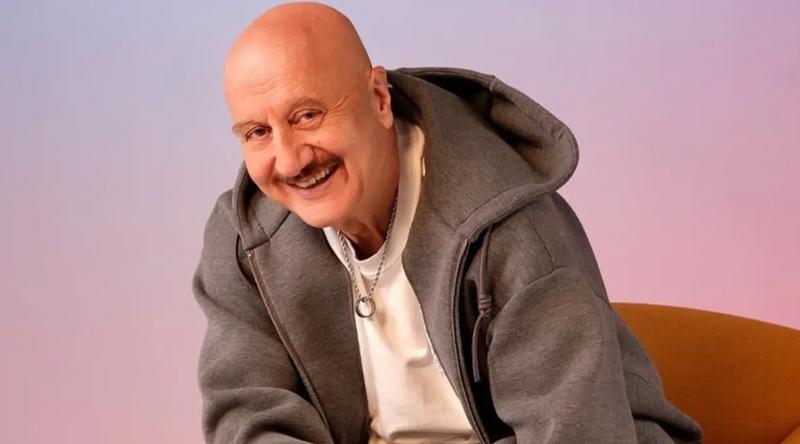 বিলাসবহুল ফ্ল্যাট ছেড়ে ভাড়াবাড়িতে নতুন জীবন অনুপমের