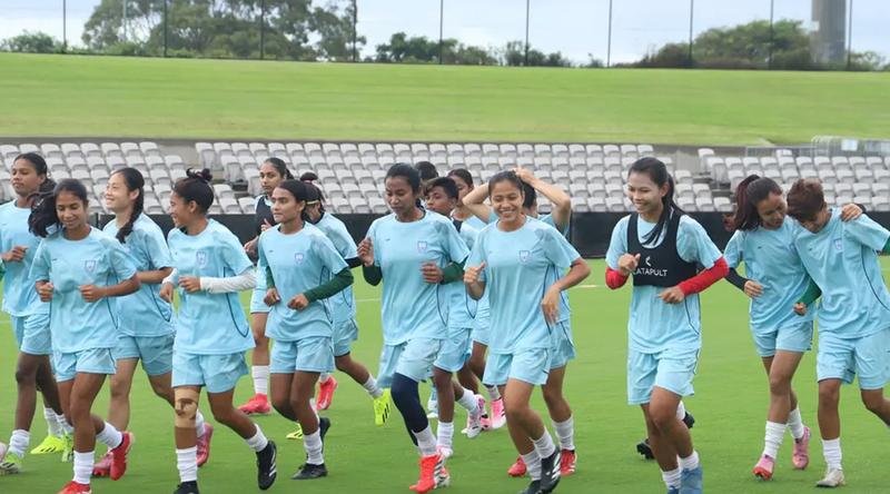 হ্যাটট্রিক সাফ মিশনের প্রস্তুতি নিতে চট্টগ্রামে ঋতুপর্ণারা