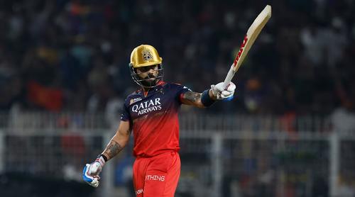 আইপিএলে ভিরাট কোহলির ৮০০ চার ও ৩০০ ছক্কার কীর্তি